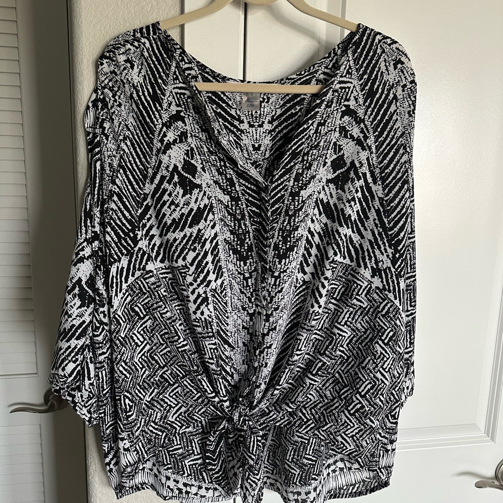 Black and White Patterned Women's Top